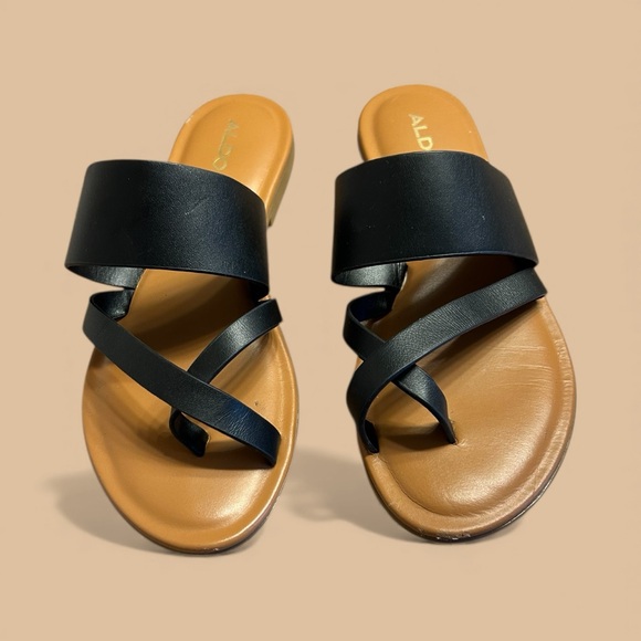 ALDO Black Toe Loop Sandals Women’s Size 7 Minimalist Office Siren 90s Style - Picture 2 of 6